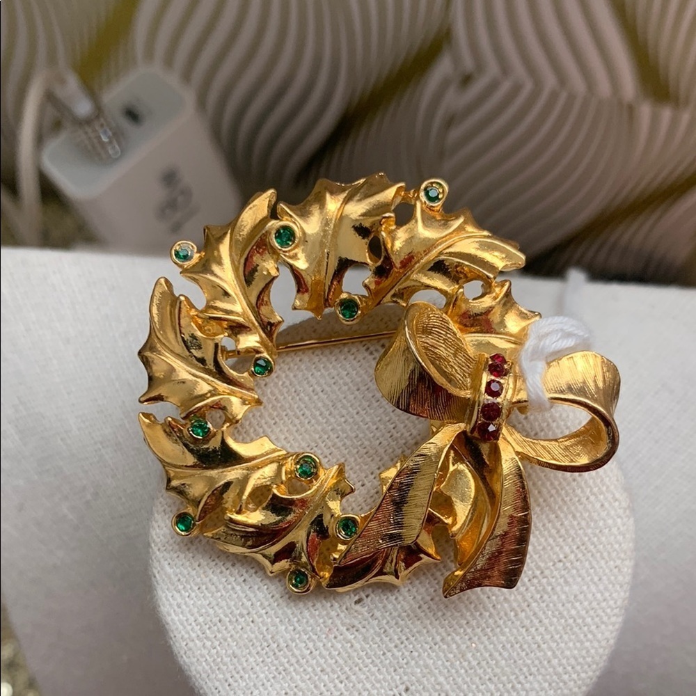 Vintage  Holiday Gold and Green Wreath Brooch